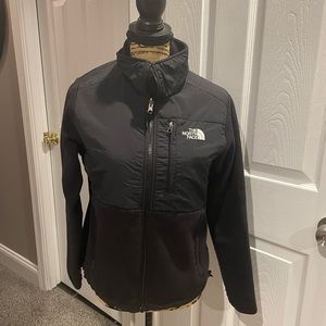 North face, women’s fleece jacket, black size small like new